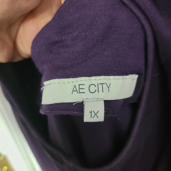 Purple Plus Size Cage Neck Short Sleeve Keyhole Button Up Back Top Size 1X - Picture 4 of 6